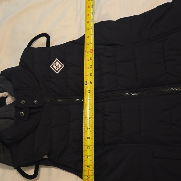 Women's Hollister Sherpa Lined Puffer Vest with Dark Gray Sweatshirt Hood (0912) - Picture 9 of 10